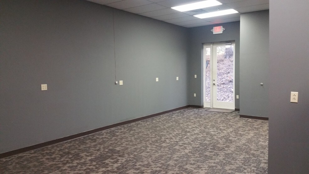 More Photos Of 340 Greenbrier Dr, Charlottesville Manufacturing For Lease