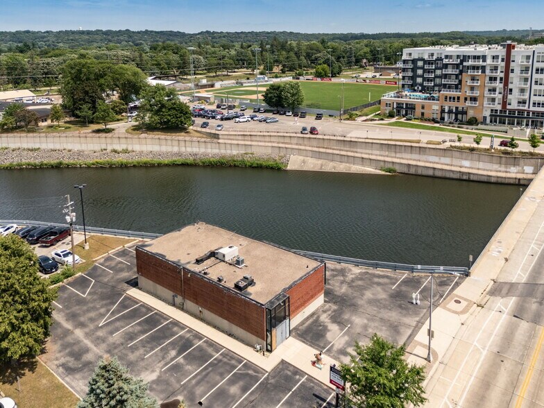 More Photos Of 307 E Center St, Rochester Office For Sale