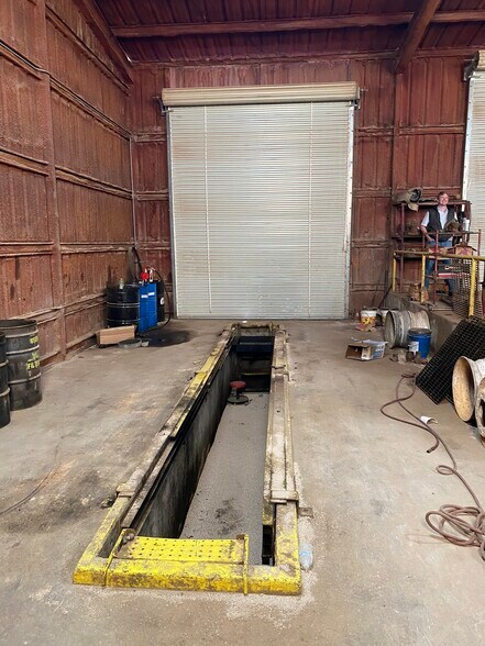 More Photos Of 2306 E Broadway St, Sweetwater Truck Terminal For Lease