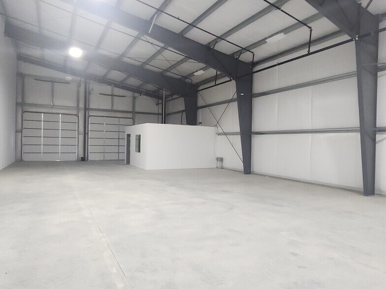 More Photos Of 17454 Adelanto Rd, Adelanto Distribution For Sale