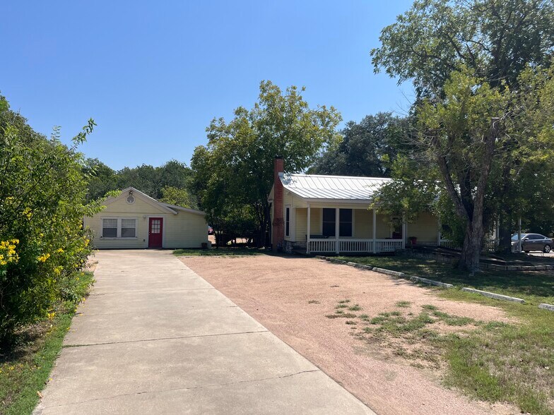 More Photos Of 211 Railroad St, Buda Medical For Sale