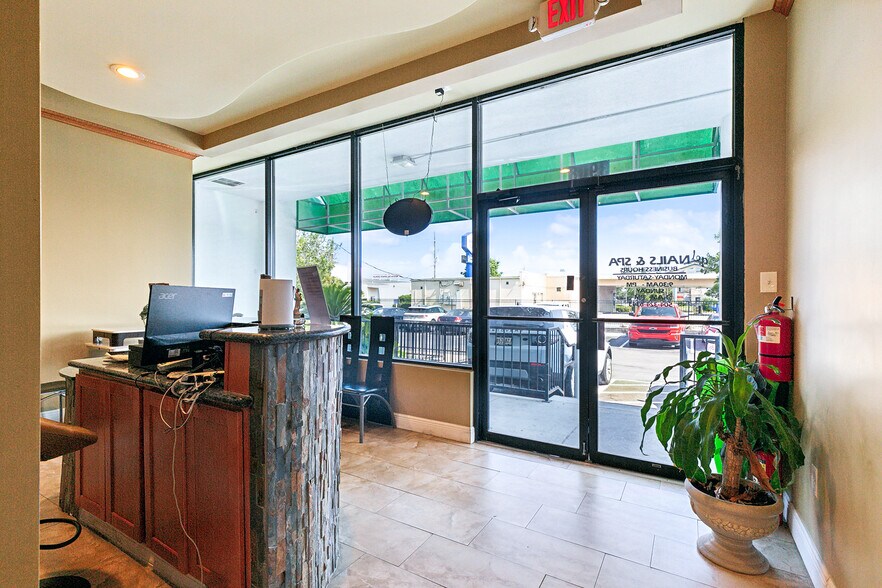 More Photos Of 3908 Veterans Memorial Blvd, Metairie General Retail For Sale