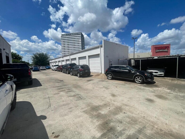 More Photos Of 7300 Southwest Fwy, Houston Freestanding For Lease