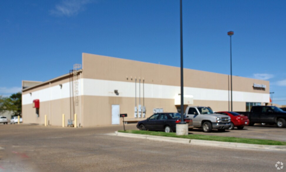 More Photos Of 6802-6820 Slide Rd, Lubbock Unknown For Lease