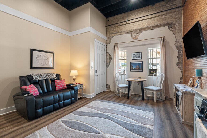 More Photos Of 531 Central Ave, Laurel Flex For Sale