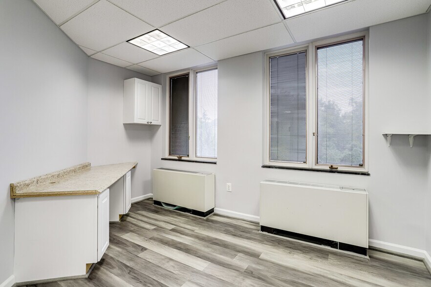 More Photos Of 611 S Carlin Springs Rd, Arlington Medical For Lease