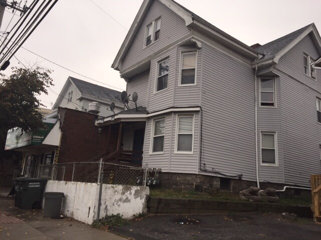 More Photos Of 1507-1529 Stratford Ave, Bridgeport Storefront Retail Residential For Lease