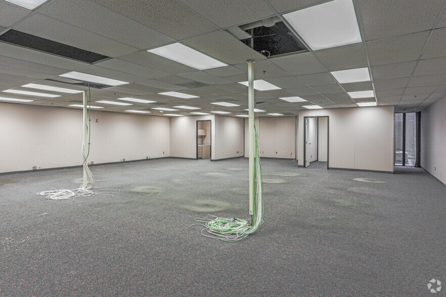 More Photos Of 16500 W 12 Mile Rd, Southfield Office For Lease