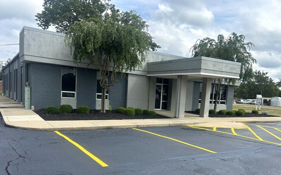 Primary Photo Of 1692 W Logansport, Peru Medical For Lease