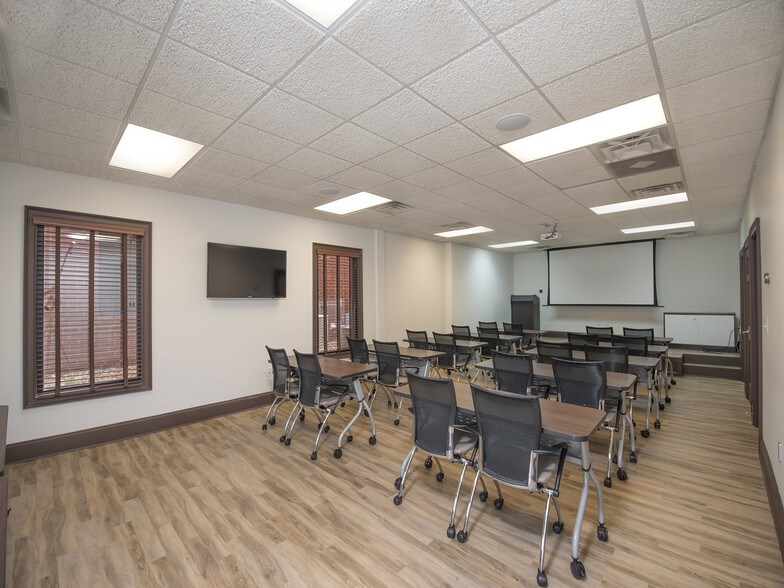 More Photos Of 1700 Pennsylvania Ave, McDonough Office For Lease