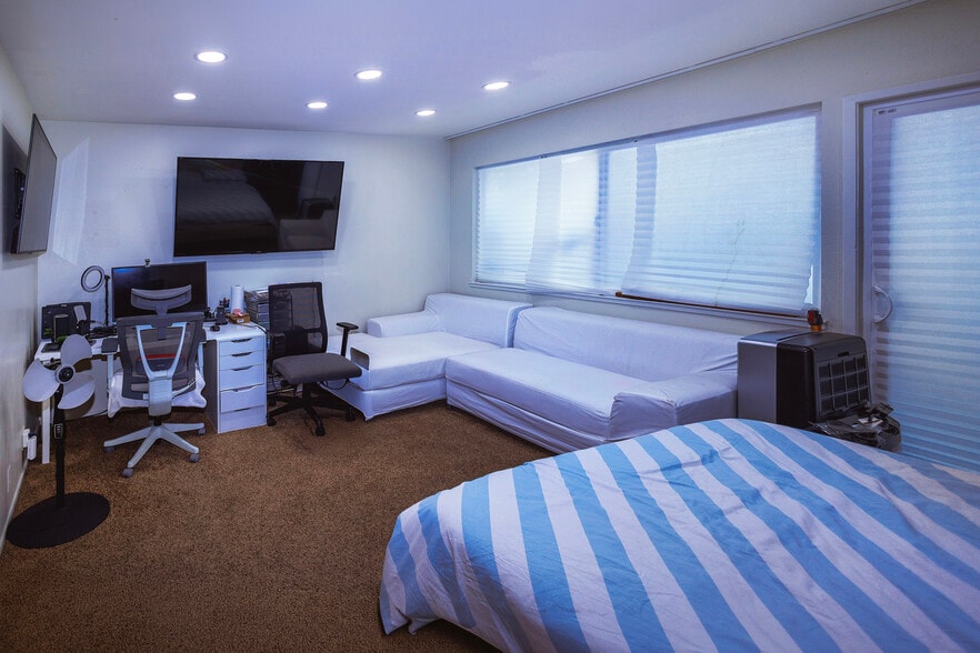 More Photos Of 106 N Bayshore Blvd, San Mateo Apartments For Sale