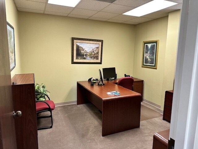 More Photos Of 2101 N Sardis Rd, Charlotte Office For Sale