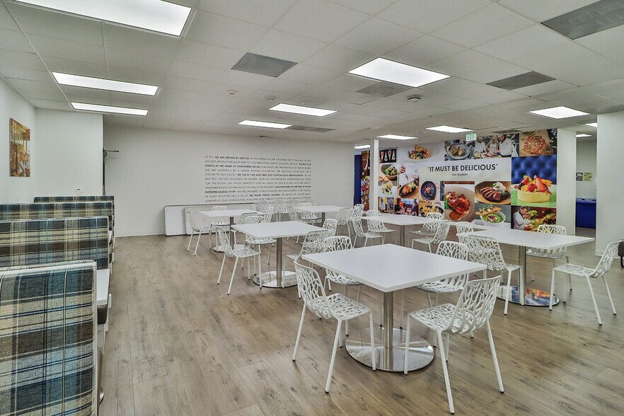 More Photos Of 17323 Ventura Blvd, Encino Office For Lease