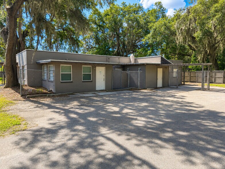 Primary Photo Of 1930 NE Waldo Rd, Gainesville Daycare Center For Lease