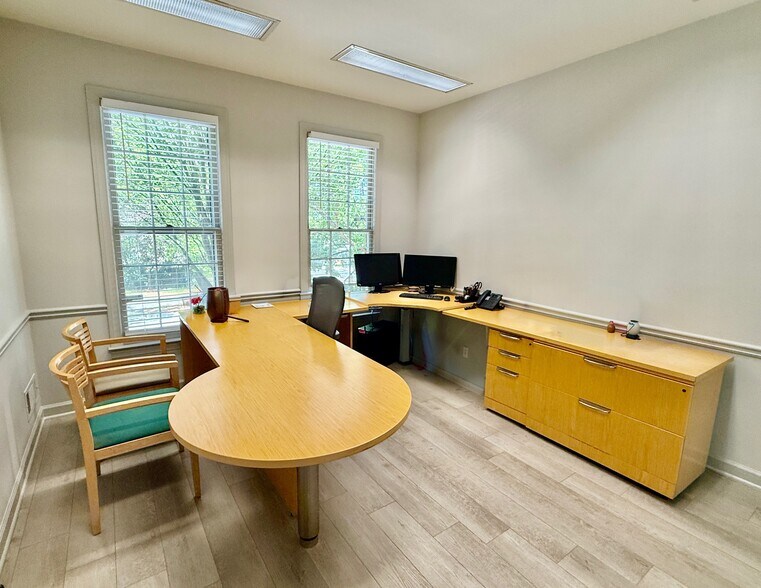 More Photos Of 4 Lenox Pointe NE, Atlanta Office For Sale