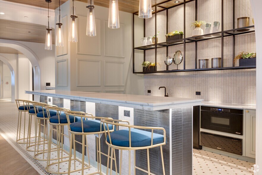 More Photos Of 182 W Lake St, Chicago Apartments For Lease