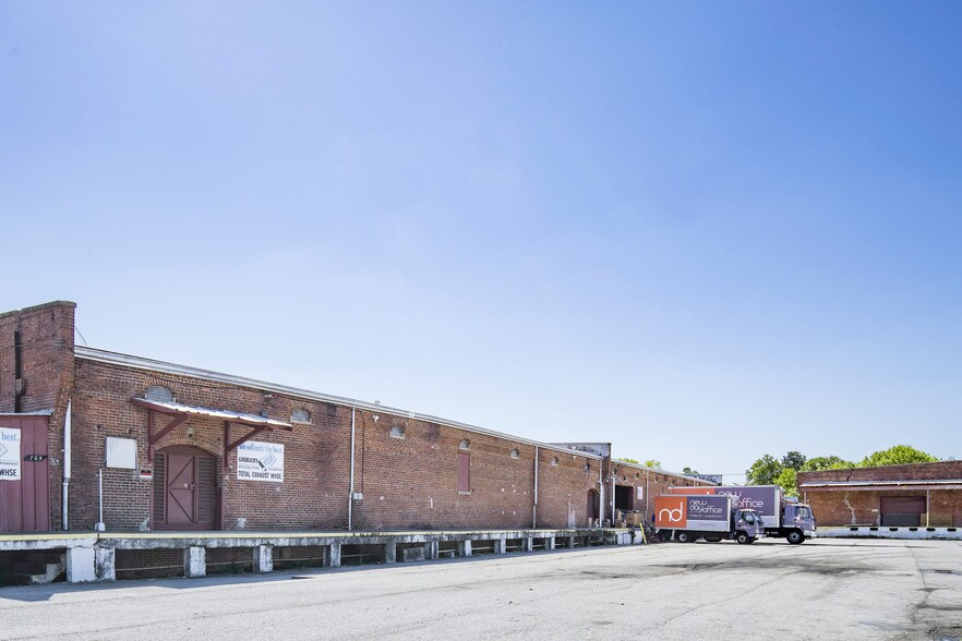 More Photos Of 827 Douglas Ave, Portsmouth Warehouse For Lease