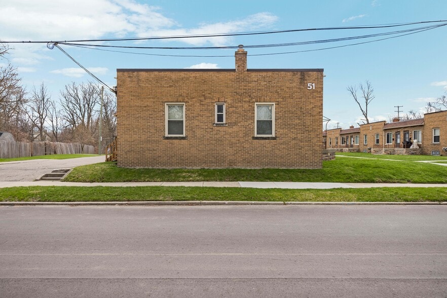 More Photos Of 51 Spokane Dr, Pontiac Apartments For Sale