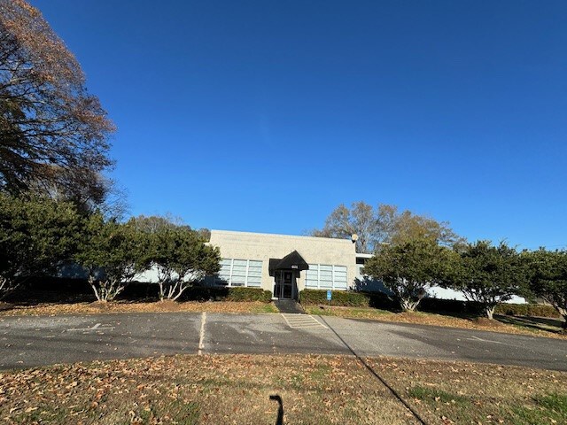 More Photos Of 601 E River St, Anderson Office For Lease