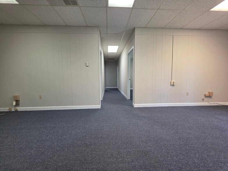 More Photos Of 404 St Andrews Dr, Greenville Office For Lease