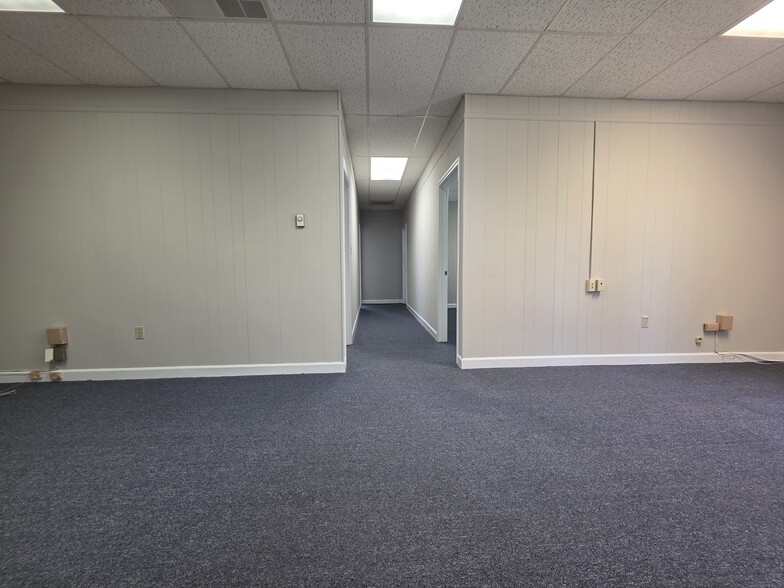 More Photos Of 404 St Andrews Dr, Greenville Office For Lease