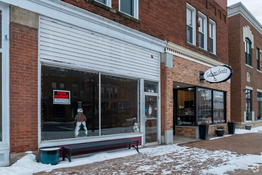 Primary Photo Of 103 W Michigan Ave, Clinton Storefront Retail Residential For Lease