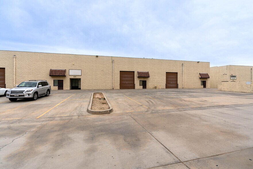 More Photos Of 39360 3rd St E, Palmdale Warehouse For Lease