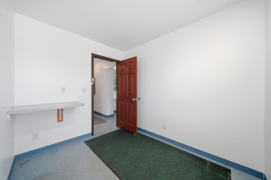 More Photos Of 3165 County Farm Rd, Jackson Storefront Retail Office For Sale