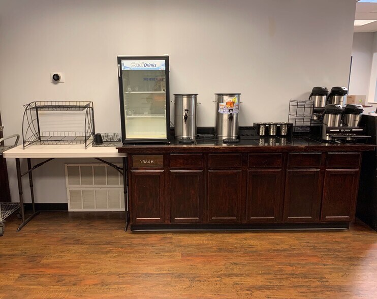 More Photos Of 592-594 N 2nd St, Memphis Freestanding For Sale