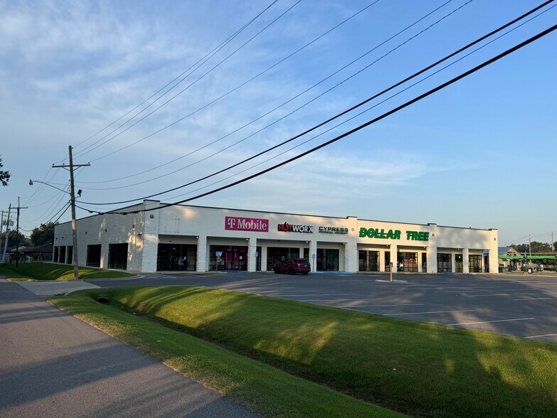More Photos Of 12807 Highway 90, Luling Unknown For Lease