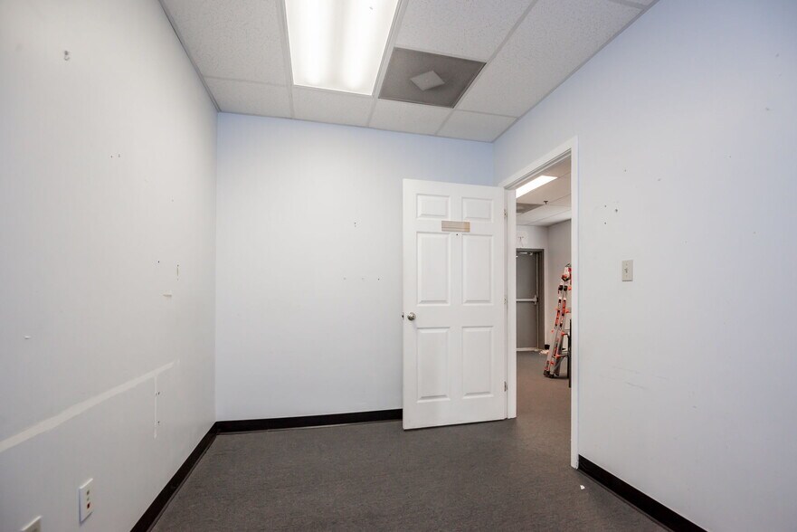 More Photos Of 908 Churchmans Road Ext, New Castle Office For Lease
