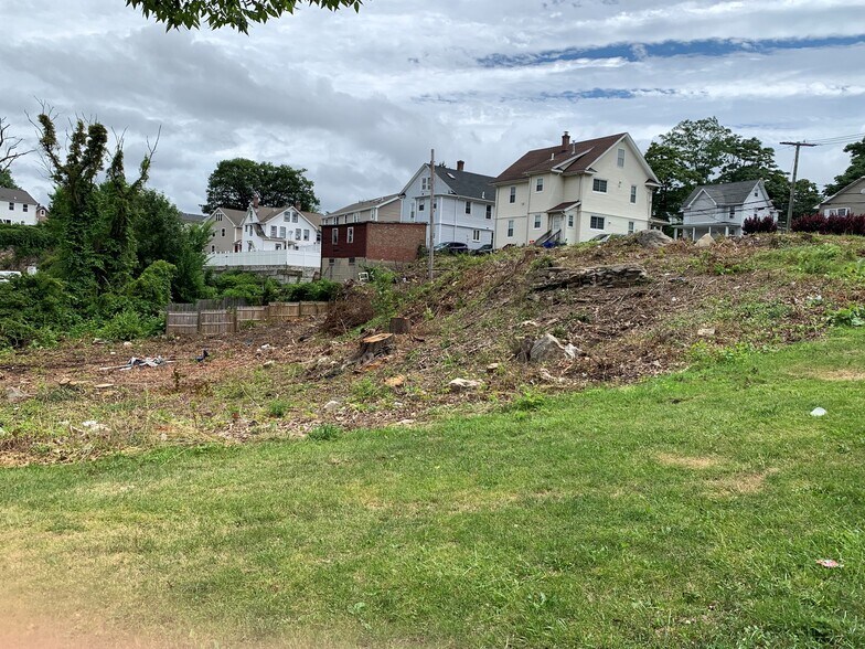 More Photos Of 11 Knapp St, Norwalk Land For Sale