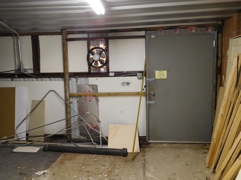 More Photos Of 123 S Main St, Winters Storefront For Sale