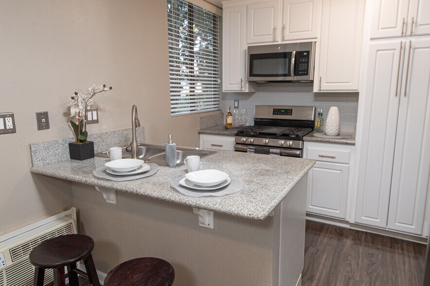 More Photos Of 516 S Indian Hill Blvd, Claremont Apartments For Sale