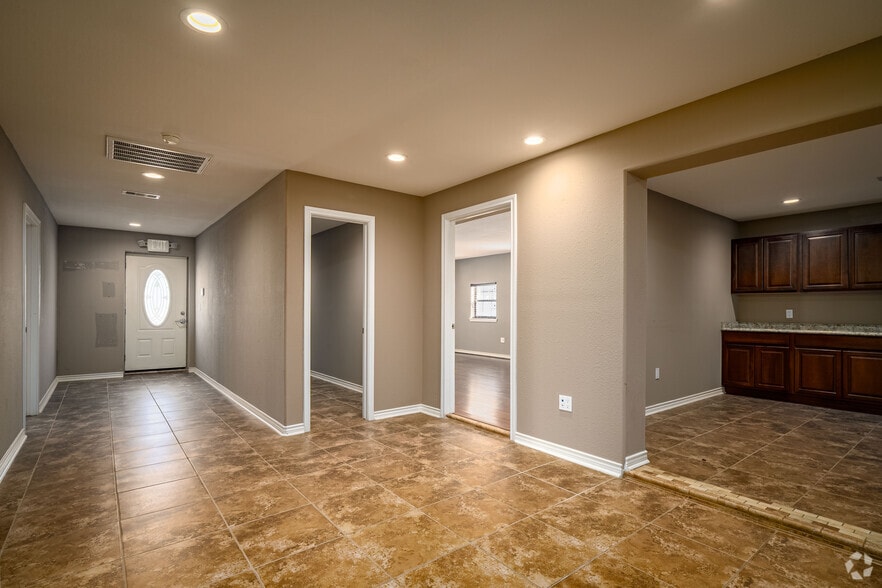 More Photos Of 1618 Callaway Dr, Alvin Warehouse For Lease