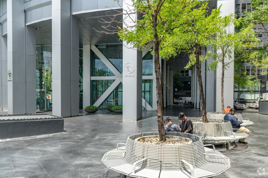 More Photos Of 17 State St, New York Coworking Space