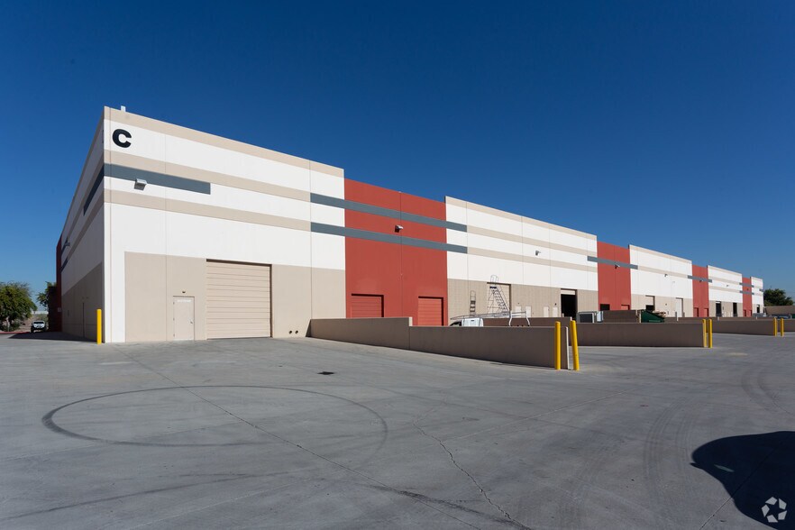 More Photos Of 1250 N Fairway Dr, Avondale Distribution For Lease