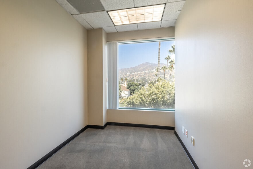 More Photos Of 1010 N Central Ave, Glendale Office For Lease