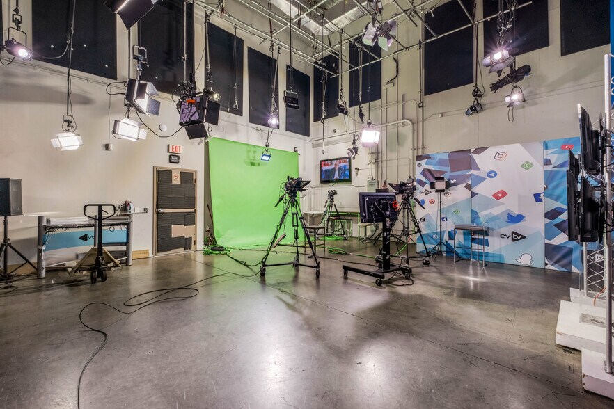 More Photos Of 7620 NW 25th St, Miami Distribution For Sale