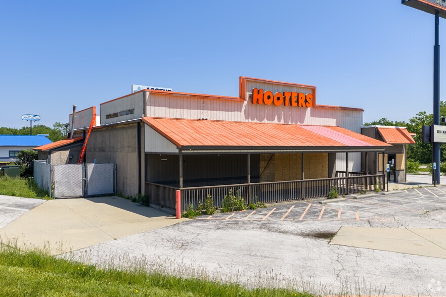 More Photos Of 3241 Horizon Dr, Springfield Restaurant For Sale