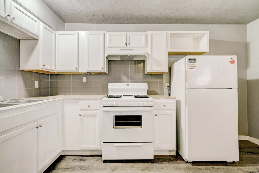 More Photos Of 2108 SW 51st St, Oklahoma City Apartments For Sale