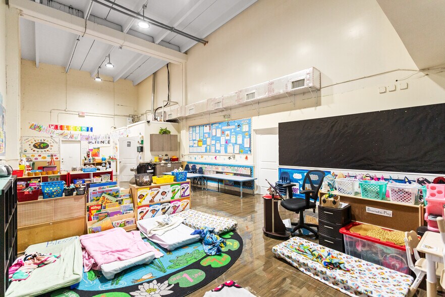 More Photos Of 2025 N Dixie Hwy, Pompano Beach Storefront Retail Office For Sale