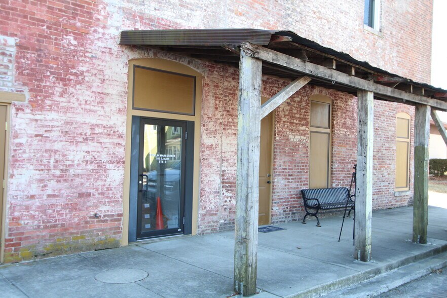 More Photos Of 102 S Main St, Kirklin Storefront Retail Office For Lease