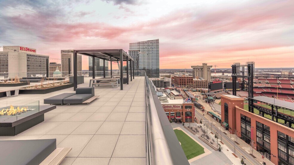 More Photos Of 601 S Clark St, Saint Louis Freestanding For Lease