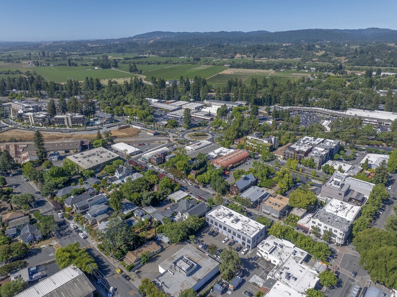 More Photos Of 230 Center St, Healdsburg Office For Lease
