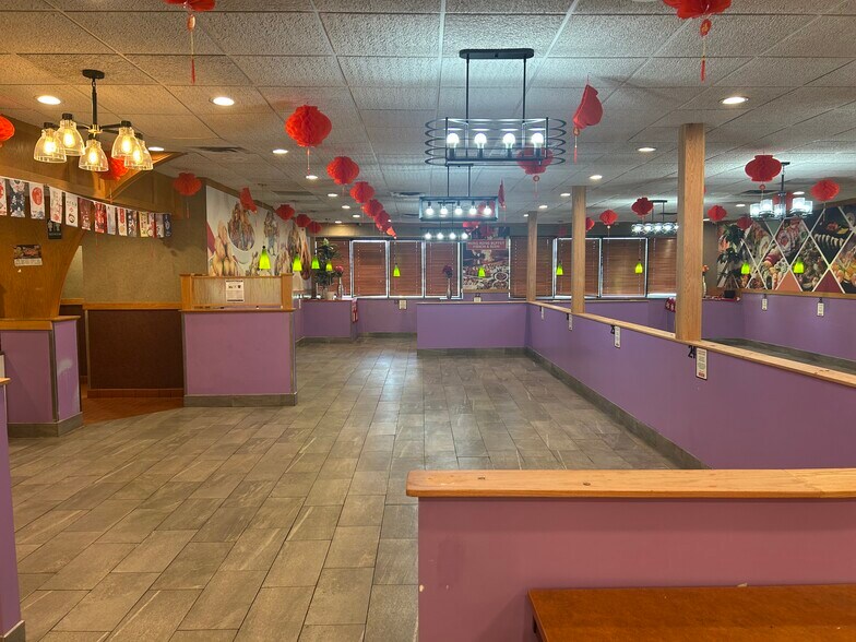 More Photos Of 2613 E Clairemont Ave, Eau Claire Restaurant For Lease