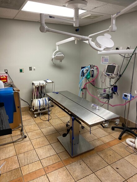 More Photos Of 101 Bahama Rd, Bahama Medical For Sale