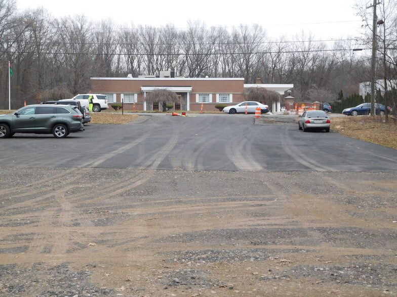 More Photos Of 95 Granby St, Bloomfield Manufacturing For Sale