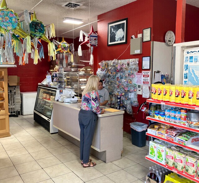 More Photos Of 231-249 NW 2nd Ave, Canby Storefront Retail Office For Sale