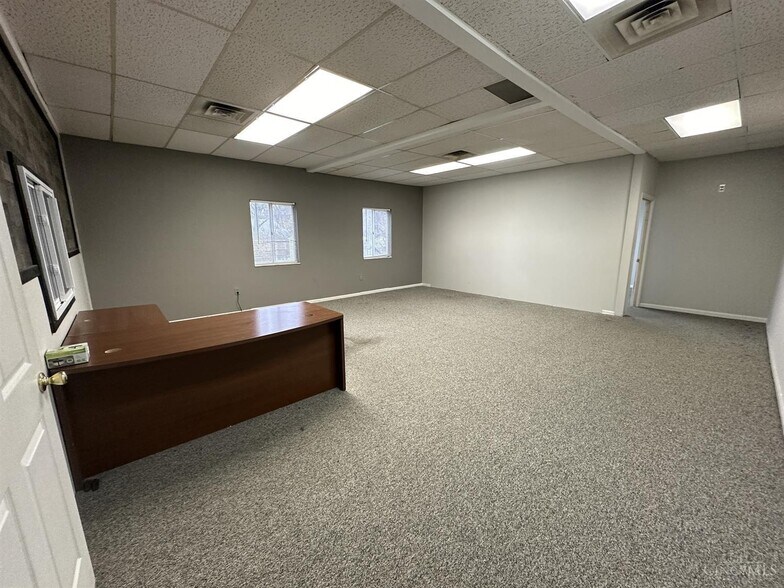 More Photos Of 2010-2040 Anderson Ferry Rd, Cincinnati Unknown For Lease